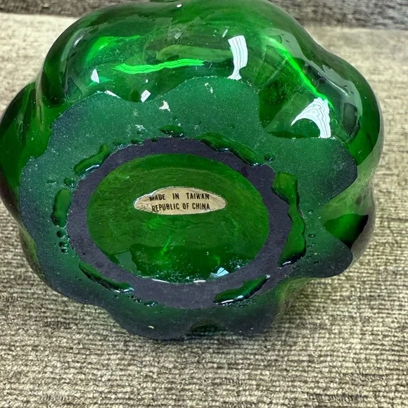 Vintage MCM Green Art Glass Five Finger Swung Vase Appx. 10” Taiwan. - Picture 7 of 9